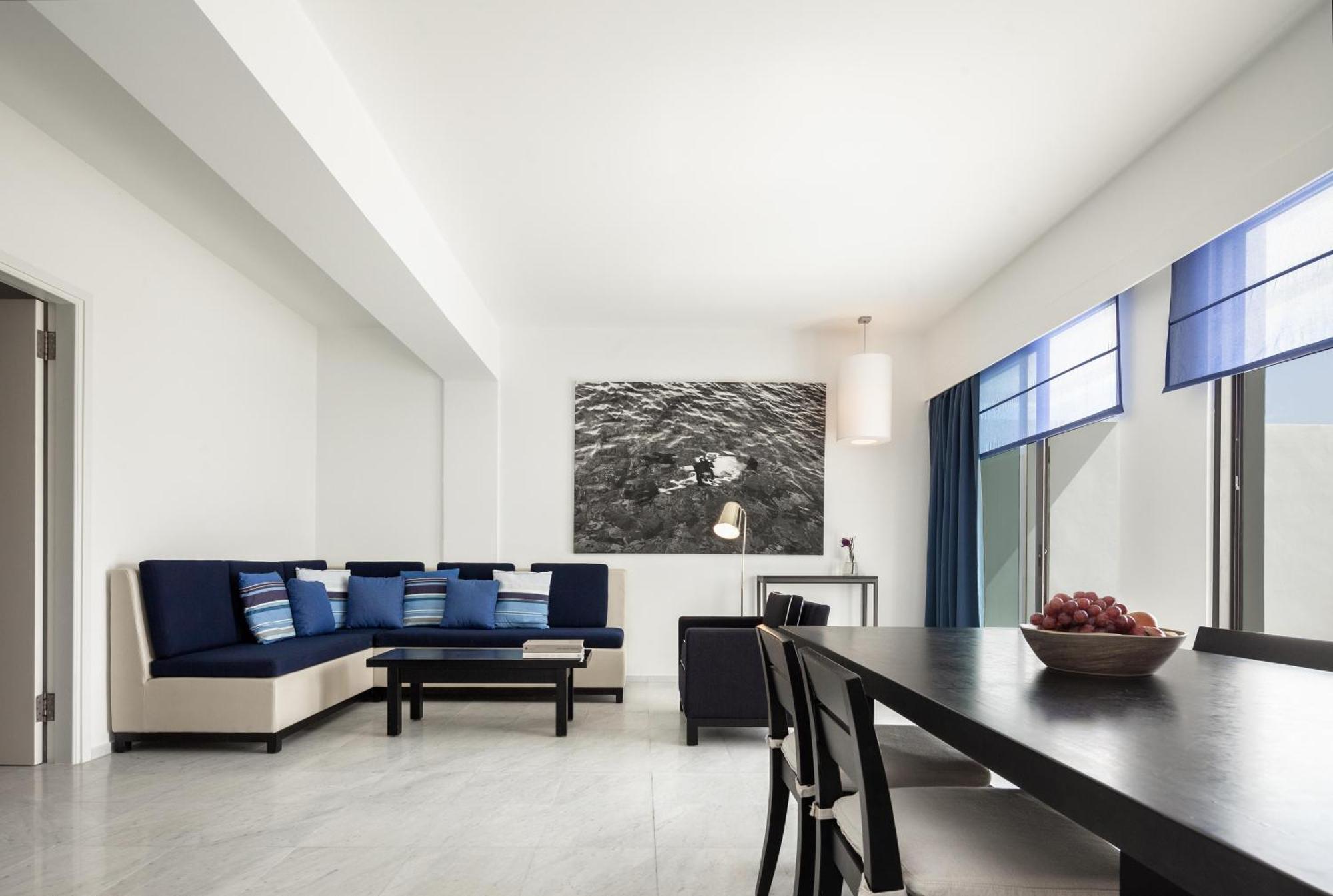 Hotel Almyra 5*