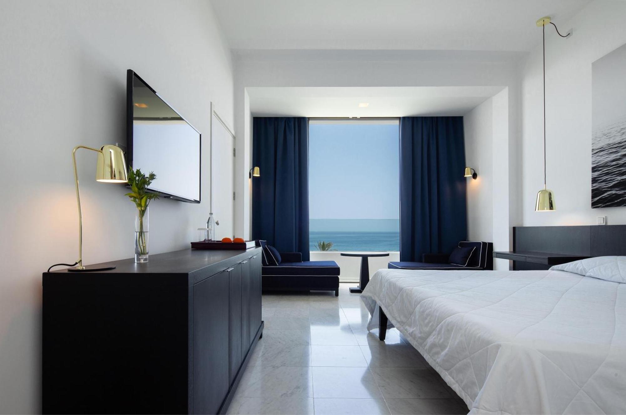 Hotel Almyra 5*