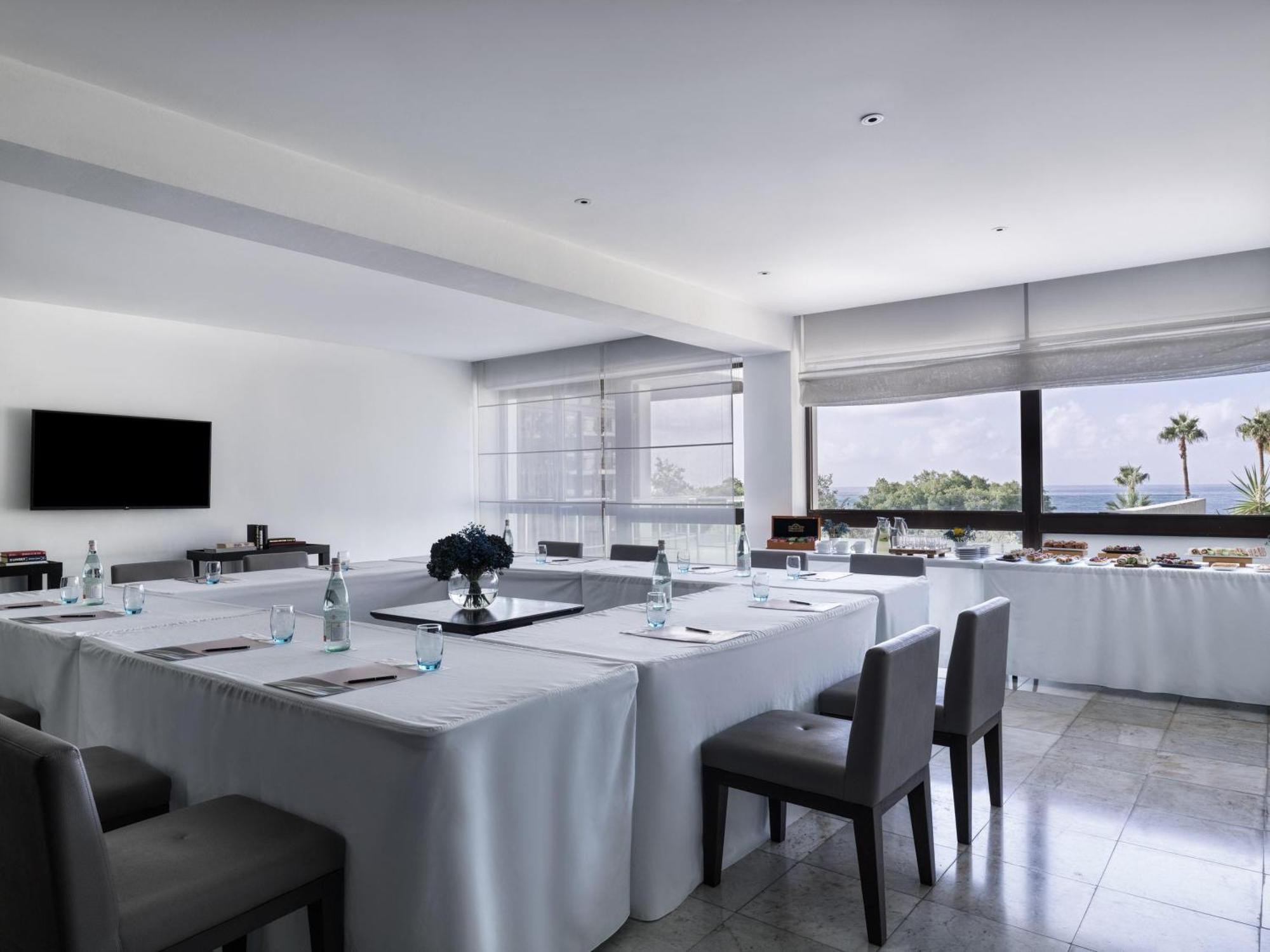 Hotel Almyra 5*